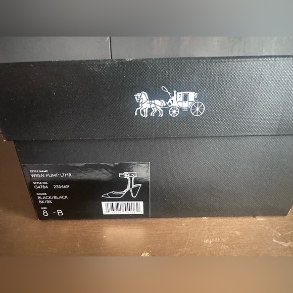 NWT Box Coach black leather “Wren” pump. gold buckle. architectural heel size 8B - Picture 4 of 11